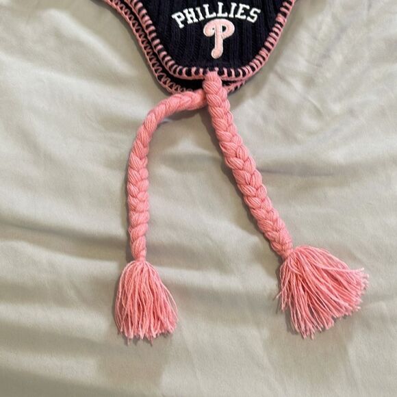 Winter Phillies hat - Picture 2 of 4